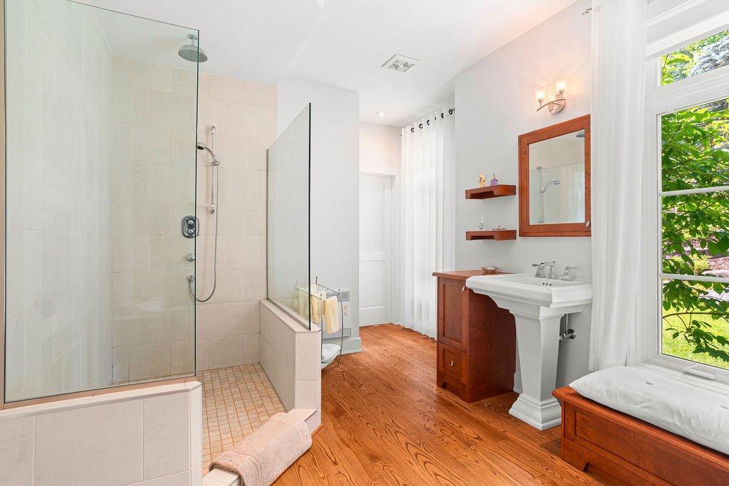 









1056


Ch. Morgan

,
Saint-Adolphe-d'Howard,




QC
J0T2B2

