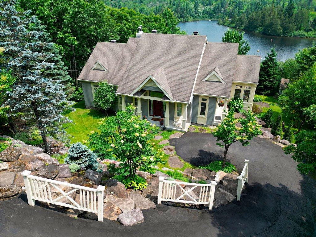 









1056


Ch. Morgan

,
Saint-Adolphe-d'Howard,




QC
J0T2B2

