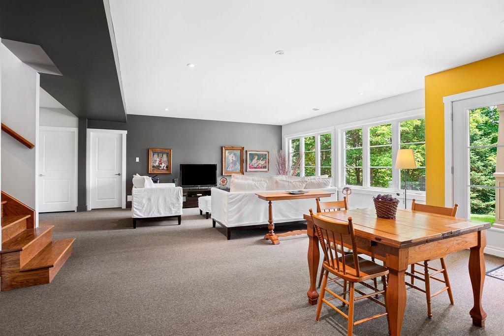 









1056


Ch. Morgan

,
Saint-Adolphe-d'Howard,




QC
J0T2B2


