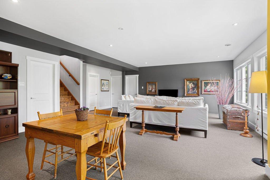 









1056


Ch. Morgan

,
Saint-Adolphe-d'Howard,




QC
J0T2B2

