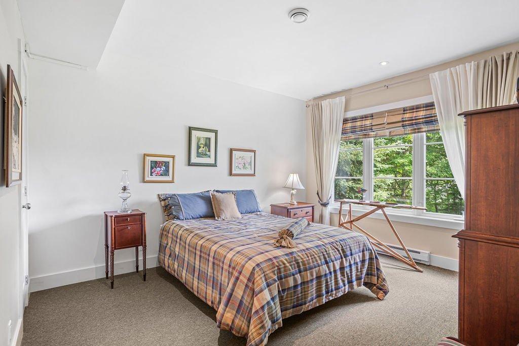 









1056


Ch. Morgan

,
Saint-Adolphe-d'Howard,




QC
J0T2B2

