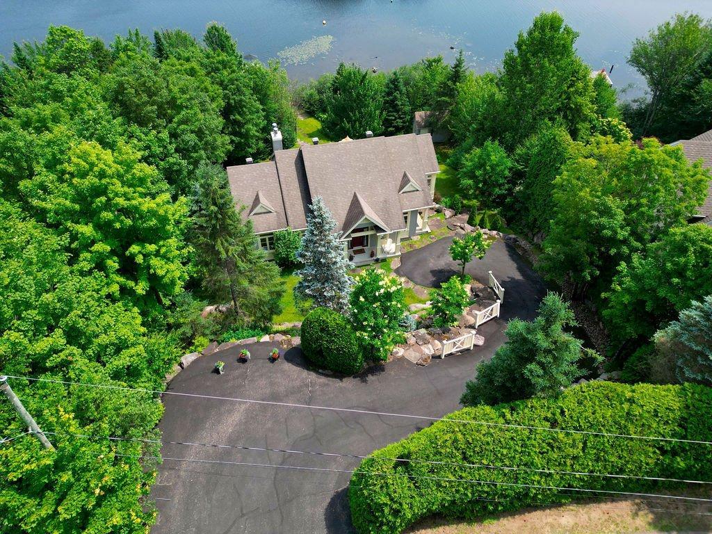 









1056


Ch. Morgan

,
Saint-Adolphe-d'Howard,




QC
J0T2B2


