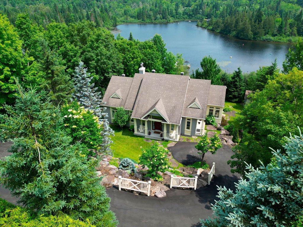 









1056


Ch. Morgan

,
Saint-Adolphe-d'Howard,




QC
J0T2B2

