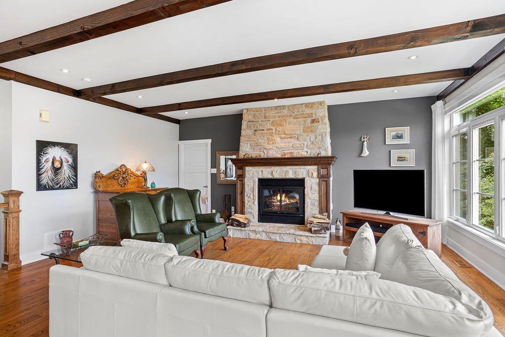 









1056


Ch. Morgan

,
Saint-Adolphe-d'Howard,




QC
J0T2B2

