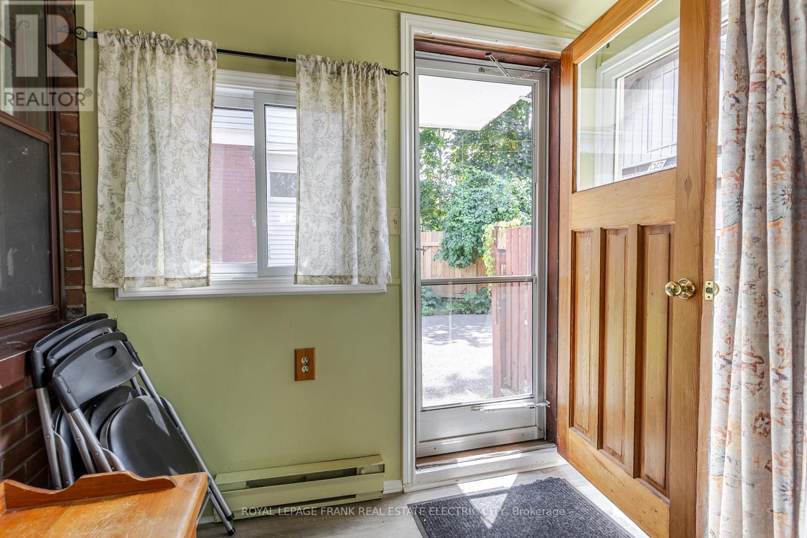 












1307 MONAGHAN ROAD

,
Peterborough Central (Old West End),




Ontario
K9J5L9

