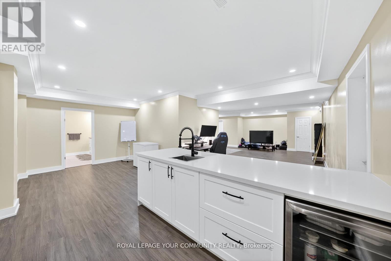 












1 LANCER DRIVE

,
Vaughan,




Ontario
L6A1E4

