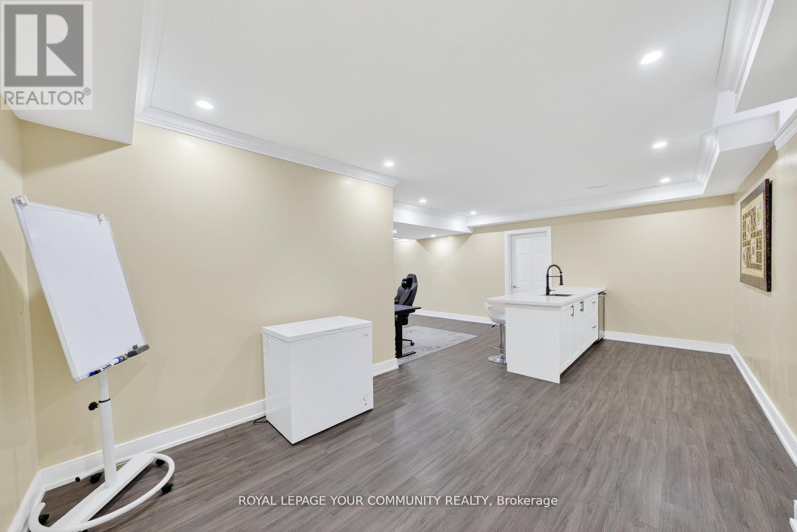 












1 LANCER DRIVE

,
Vaughan,




Ontario
L6A1E4

