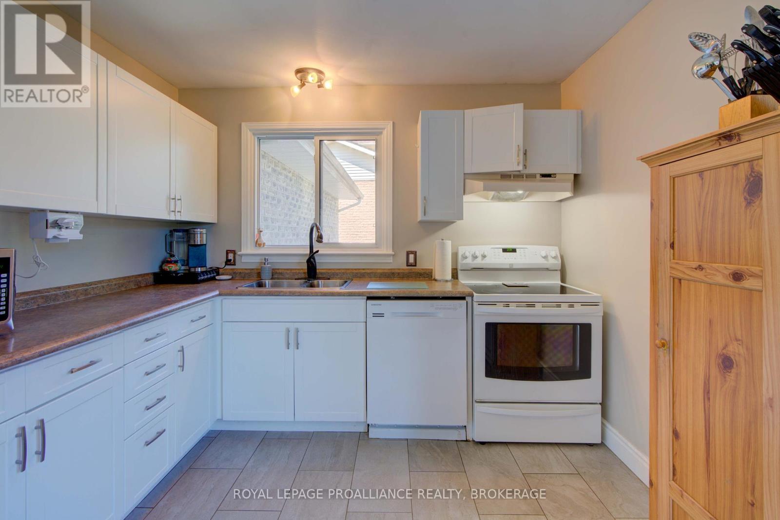 












1078 LOMBARDY STREET

,
Kingston (South of Taylor-Kidd Blvd),




Ontario
K7M8M6

