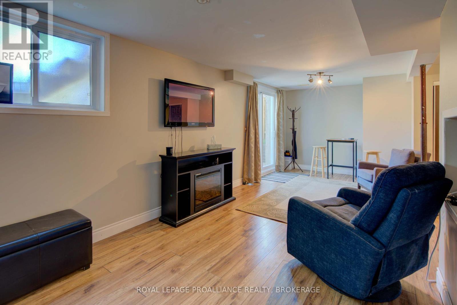 












1078 LOMBARDY STREET

,
Kingston (South of Taylor-Kidd Blvd),




Ontario
K7M8M6


