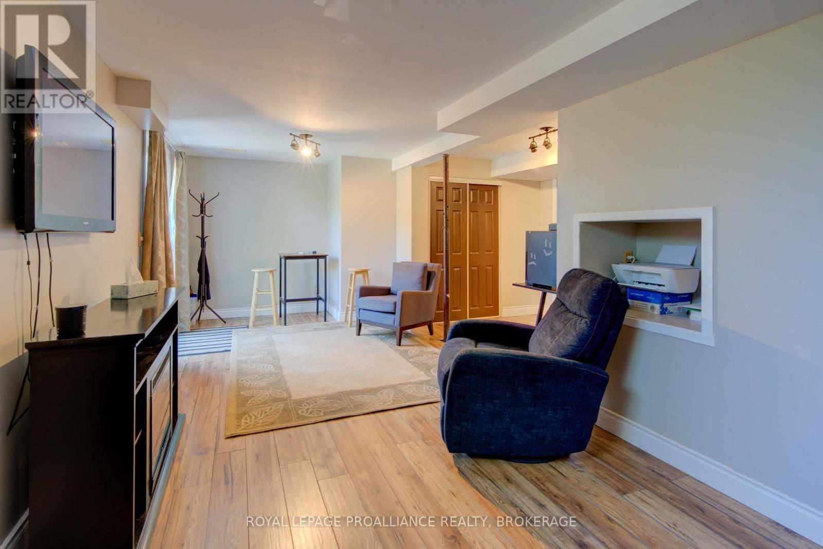 












1078 LOMBARDY STREET

,
Kingston (South of Taylor-Kidd Blvd),




Ontario
K7M8M6


