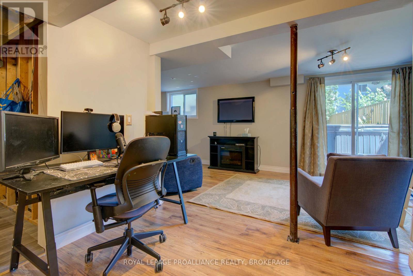 












1078 LOMBARDY STREET

,
Kingston (South of Taylor-Kidd Blvd),




Ontario
K7M8M6


