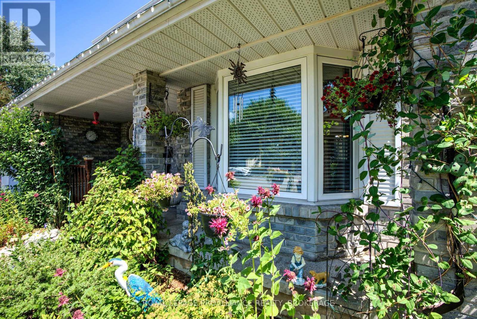 












1078 LOMBARDY STREET

,
Kingston (South of Taylor-Kidd Blvd),




Ontario
K7M8M6

