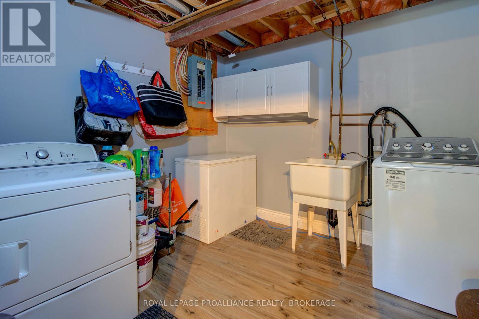 












1078 LOMBARDY STREET

,
Kingston (South of Taylor-Kidd Blvd),




Ontario
K7M8M6

