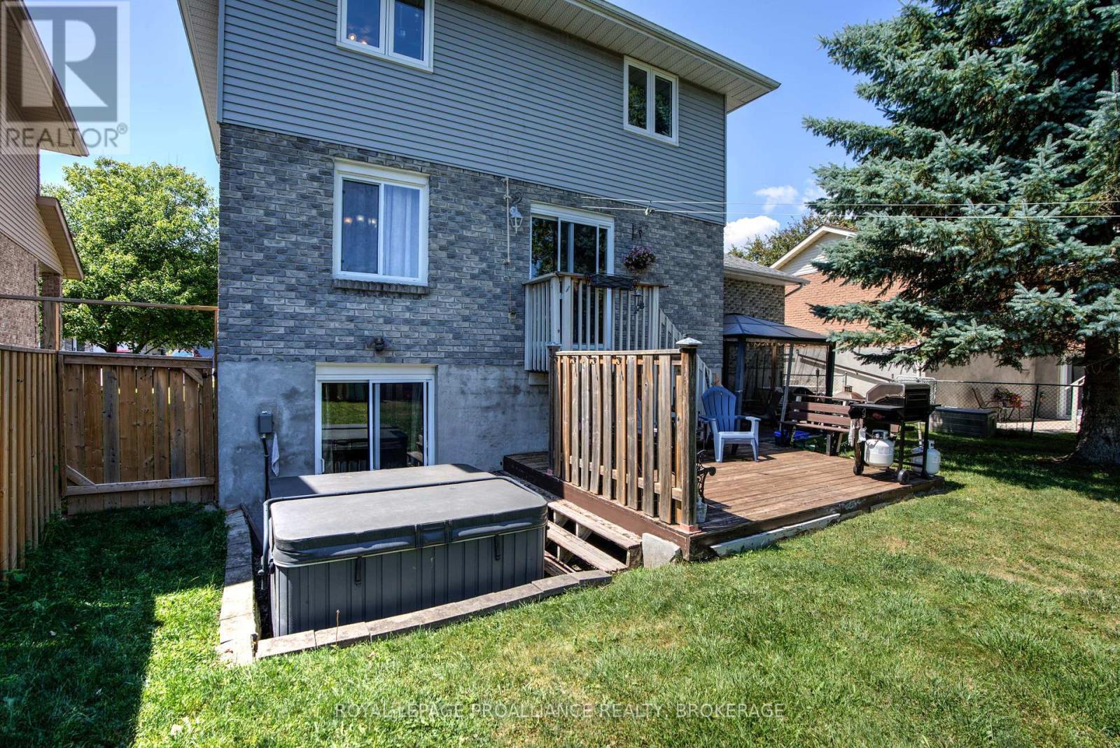 












1078 LOMBARDY STREET

,
Kingston (South of Taylor-Kidd Blvd),




Ontario
K7M8M6

