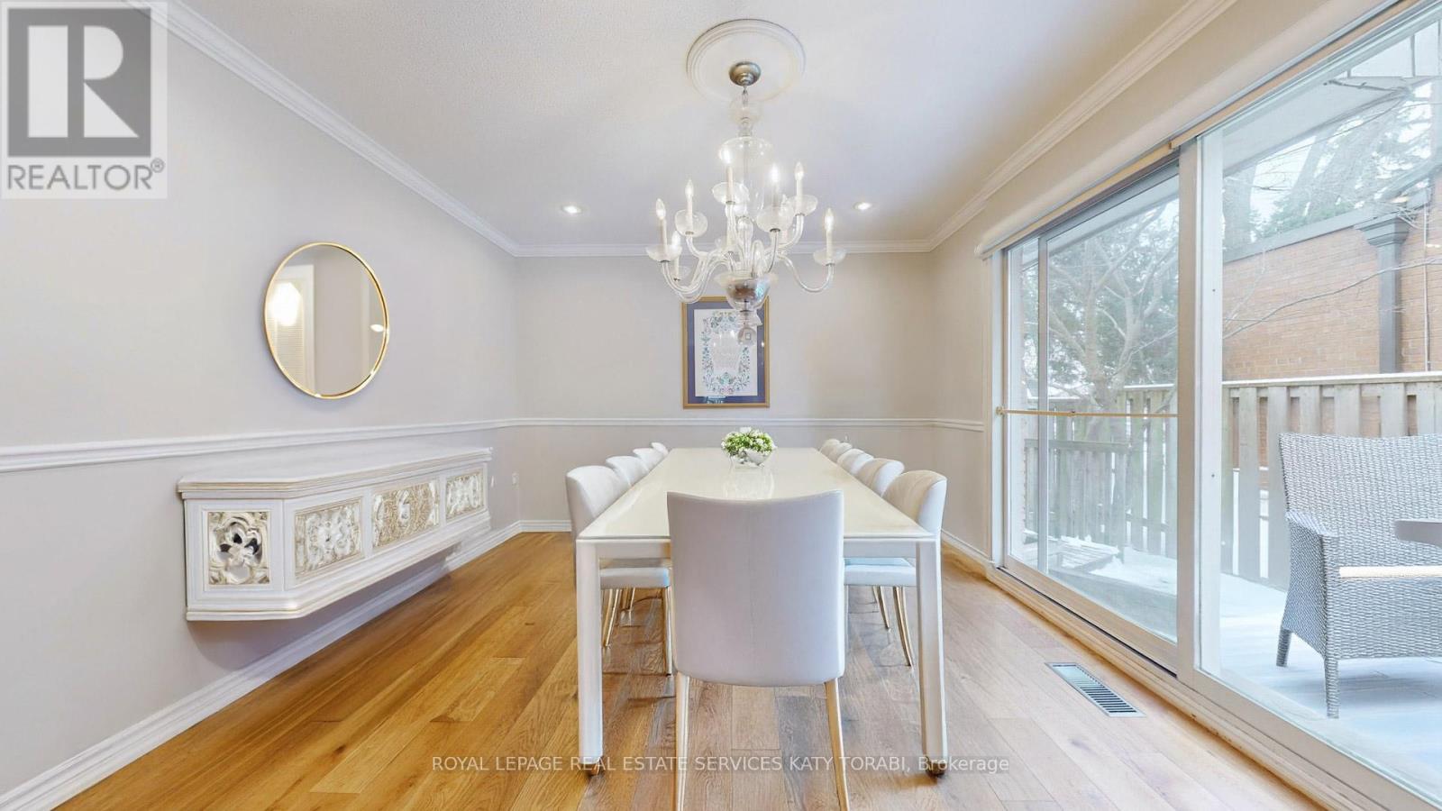 












52 LEACOCK CRESCENT

,
Toronto,




Ontario
M3B1P1

