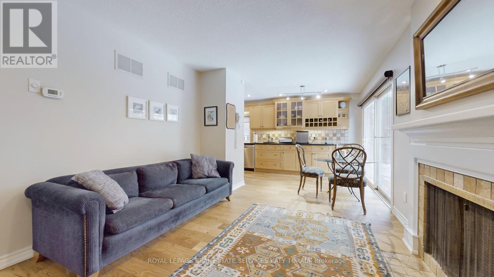 












52 LEACOCK CRESCENT

,
Toronto,




Ontario
M3B1P1


