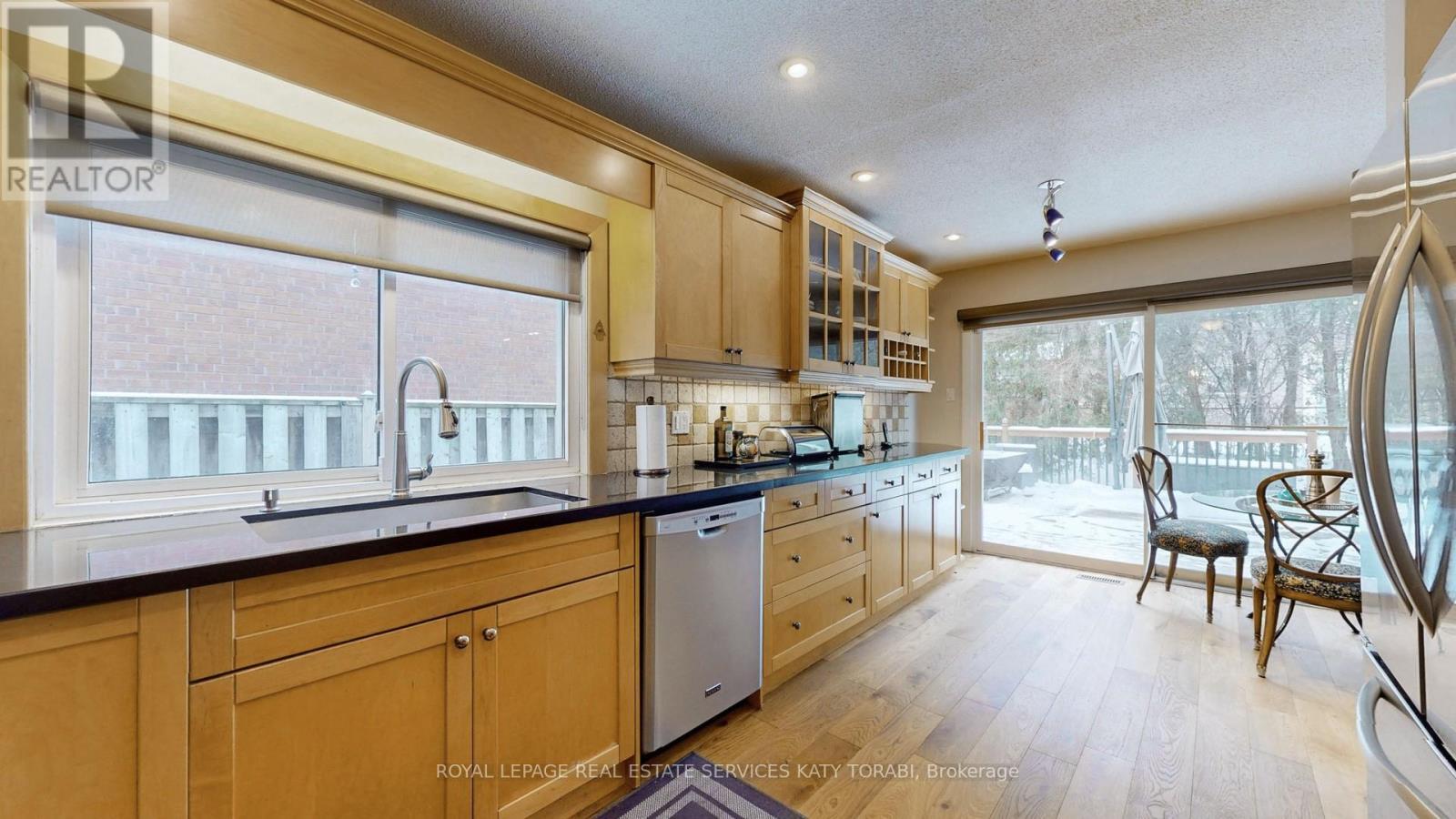 












52 LEACOCK CRESCENT

,
Toronto,




Ontario
M3B1P1

