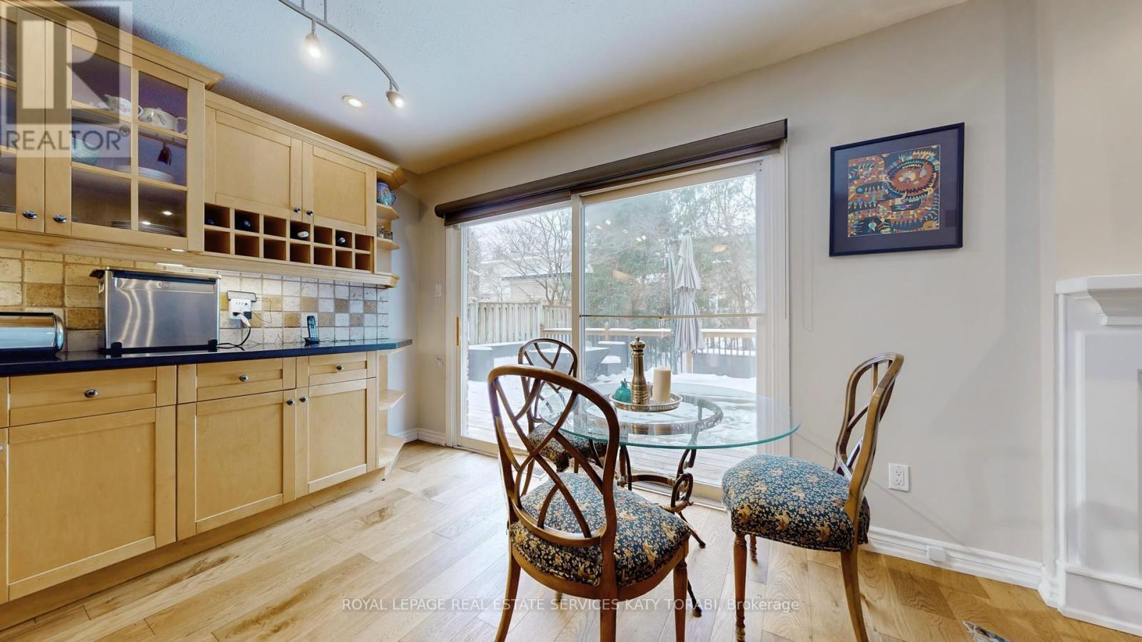 












52 LEACOCK CRESCENT

,
Toronto,




Ontario
M3B1P1

