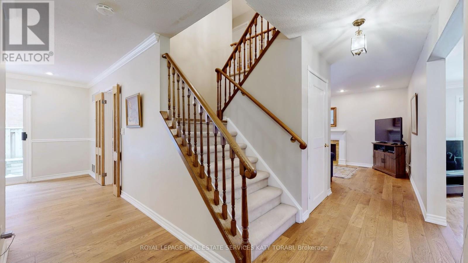 












52 LEACOCK CRESCENT

,
Toronto,




Ontario
M3B1P1

