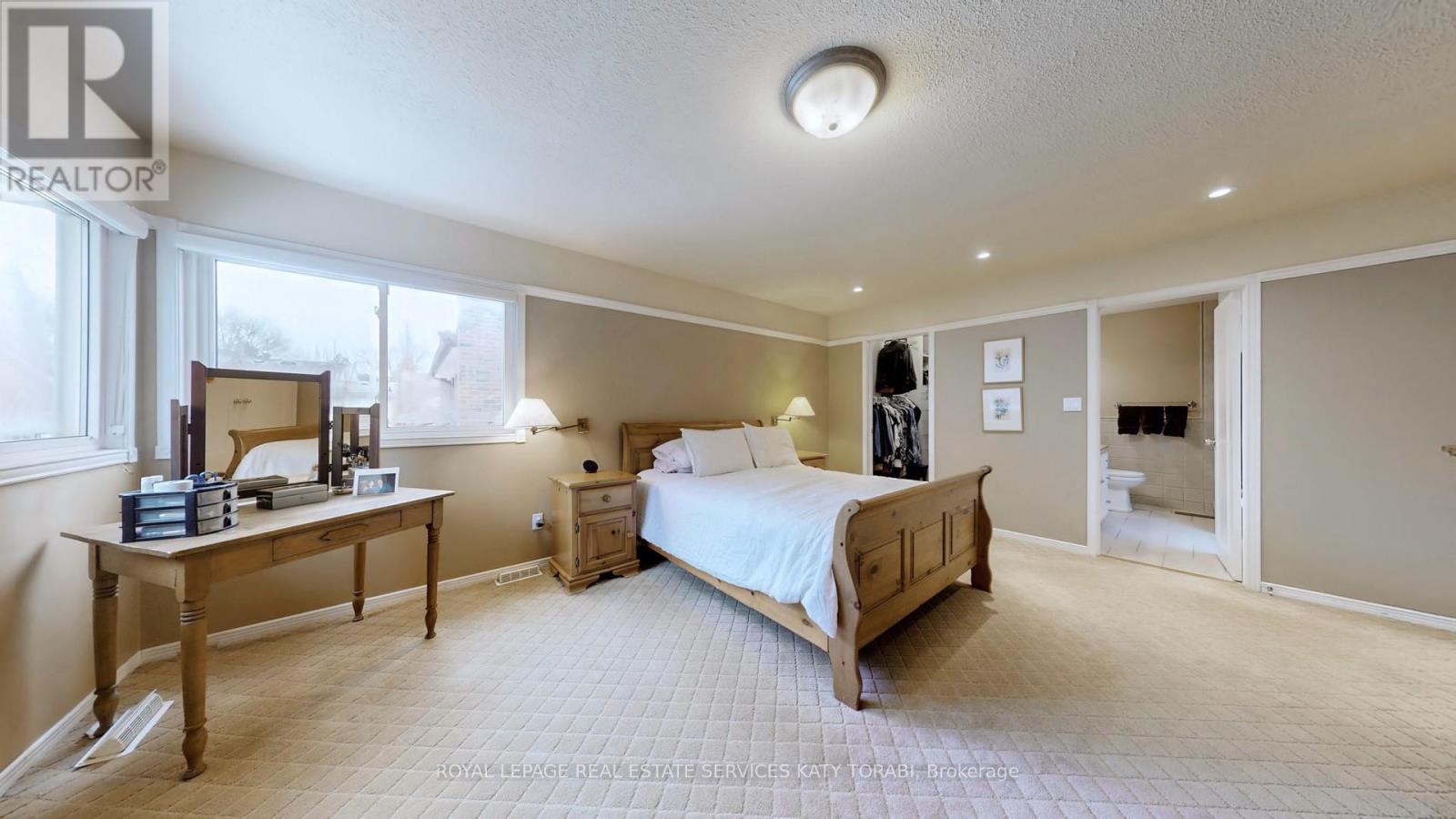 












52 LEACOCK CRESCENT

,
Toronto,




Ontario
M3B1P1


