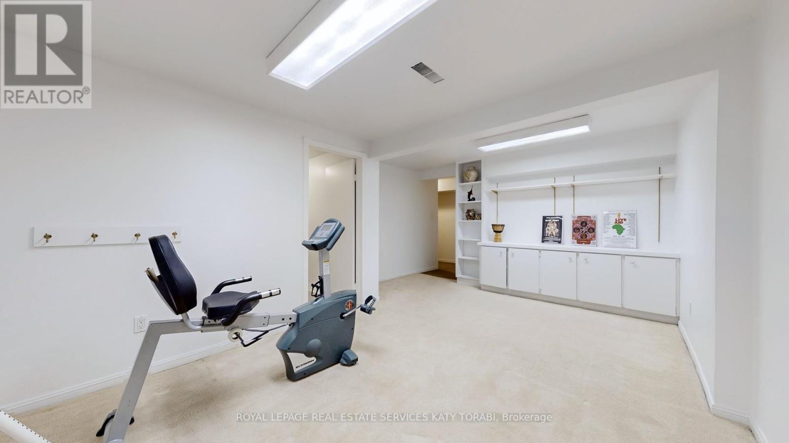 












52 LEACOCK CRESCENT

,
Toronto,




Ontario
M3B1P1

