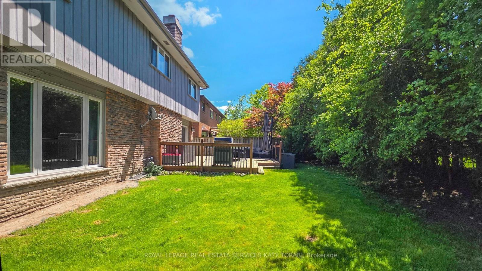 












52 LEACOCK CRESCENT

,
Toronto,




Ontario
M3B1P1

