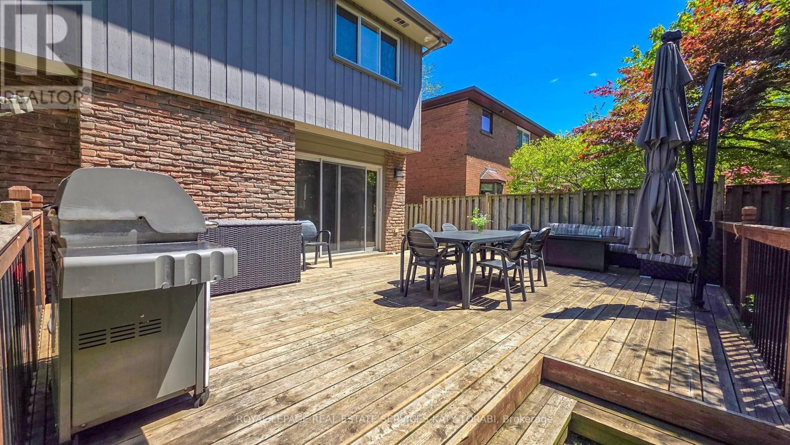 












52 LEACOCK CRESCENT

,
Toronto,




Ontario
M3B1P1

