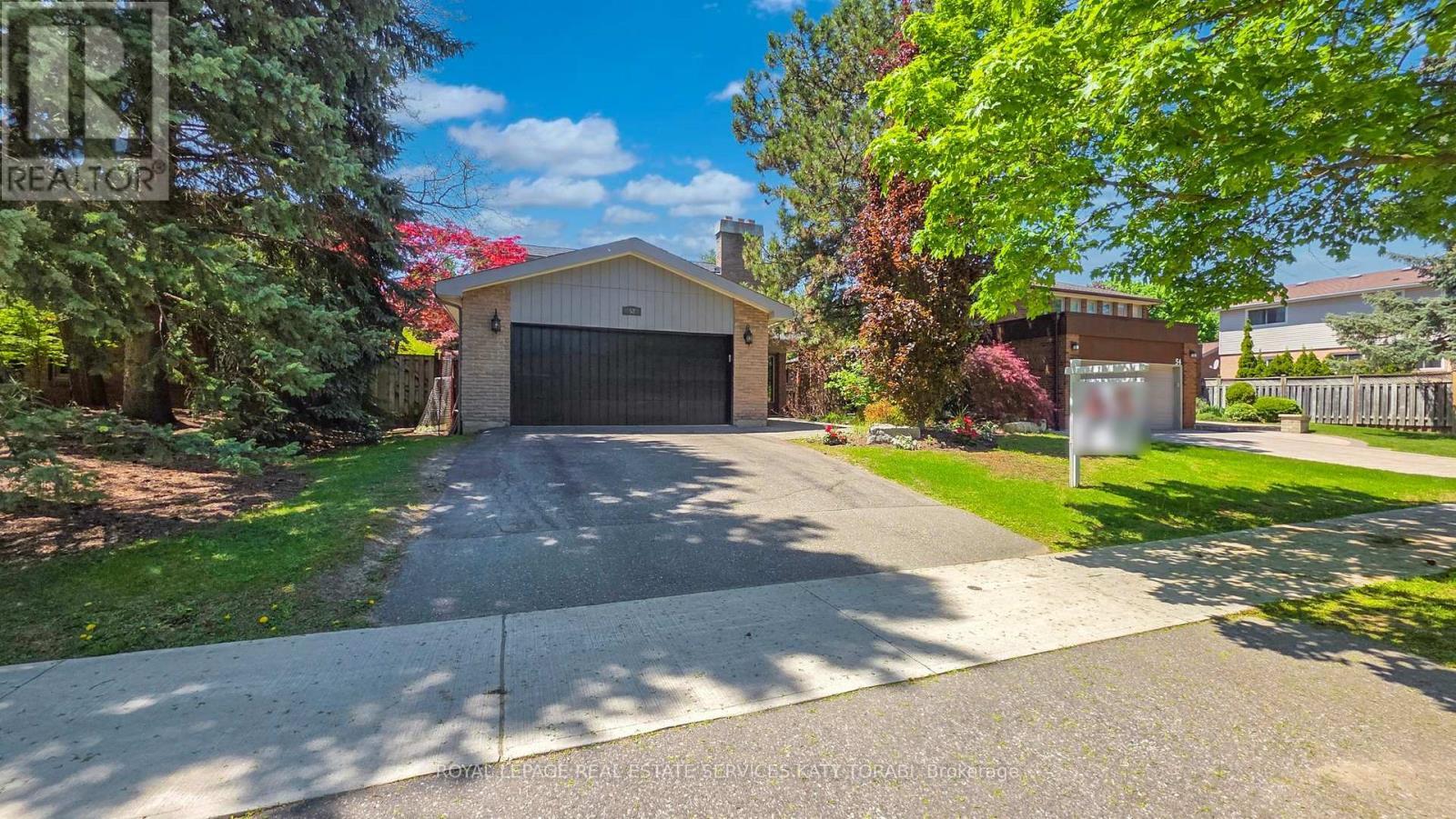 












52 LEACOCK CRESCENT

,
Toronto,




Ontario
M3B1P1

