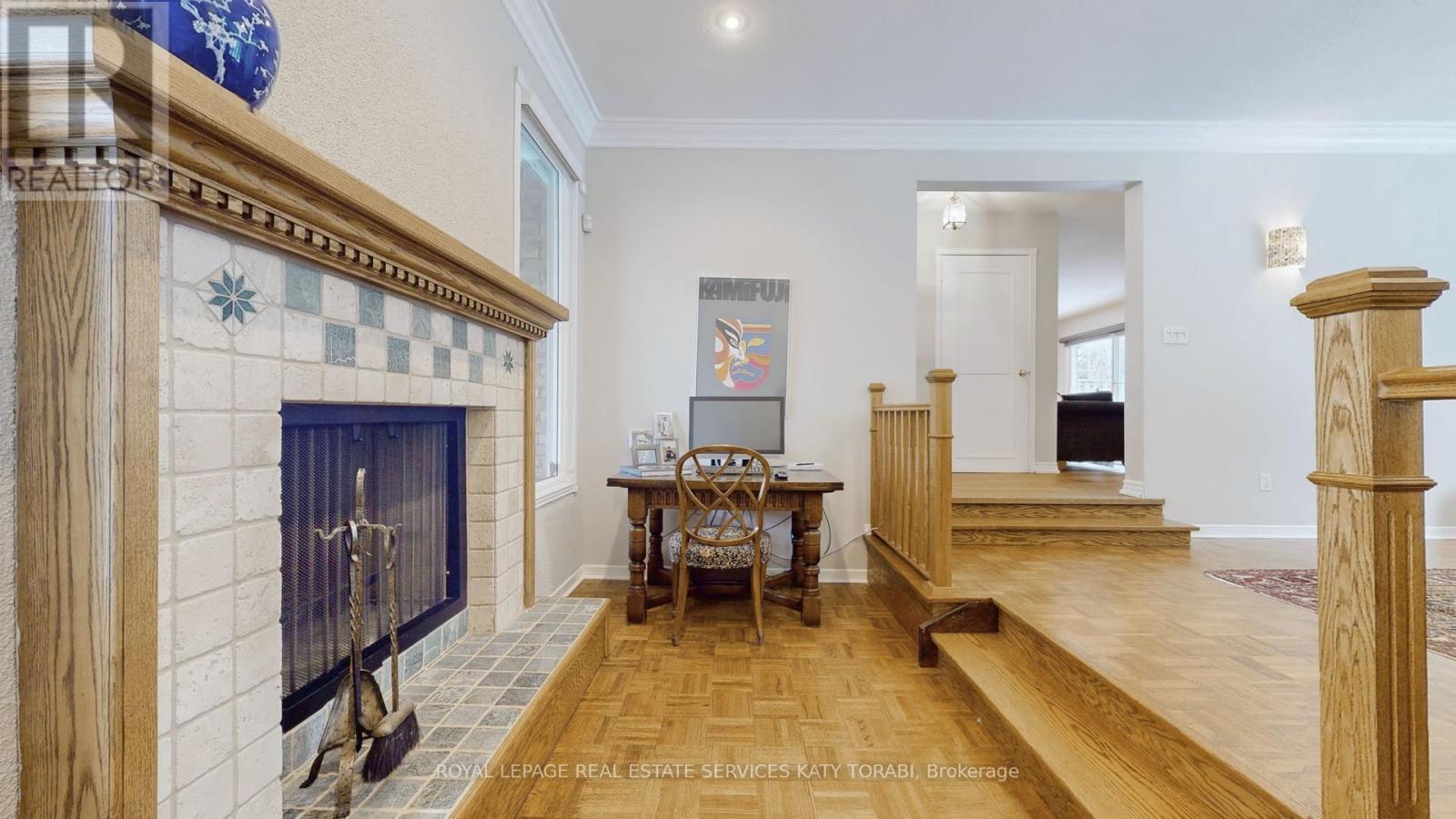 












52 LEACOCK CRESCENT

,
Toronto,




Ontario
M3B1P1

