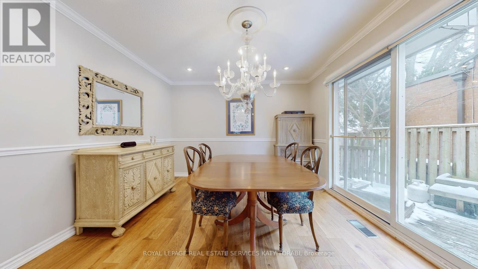 












52 LEACOCK CRESCENT

,
Toronto,




Ontario
M3B1P1

