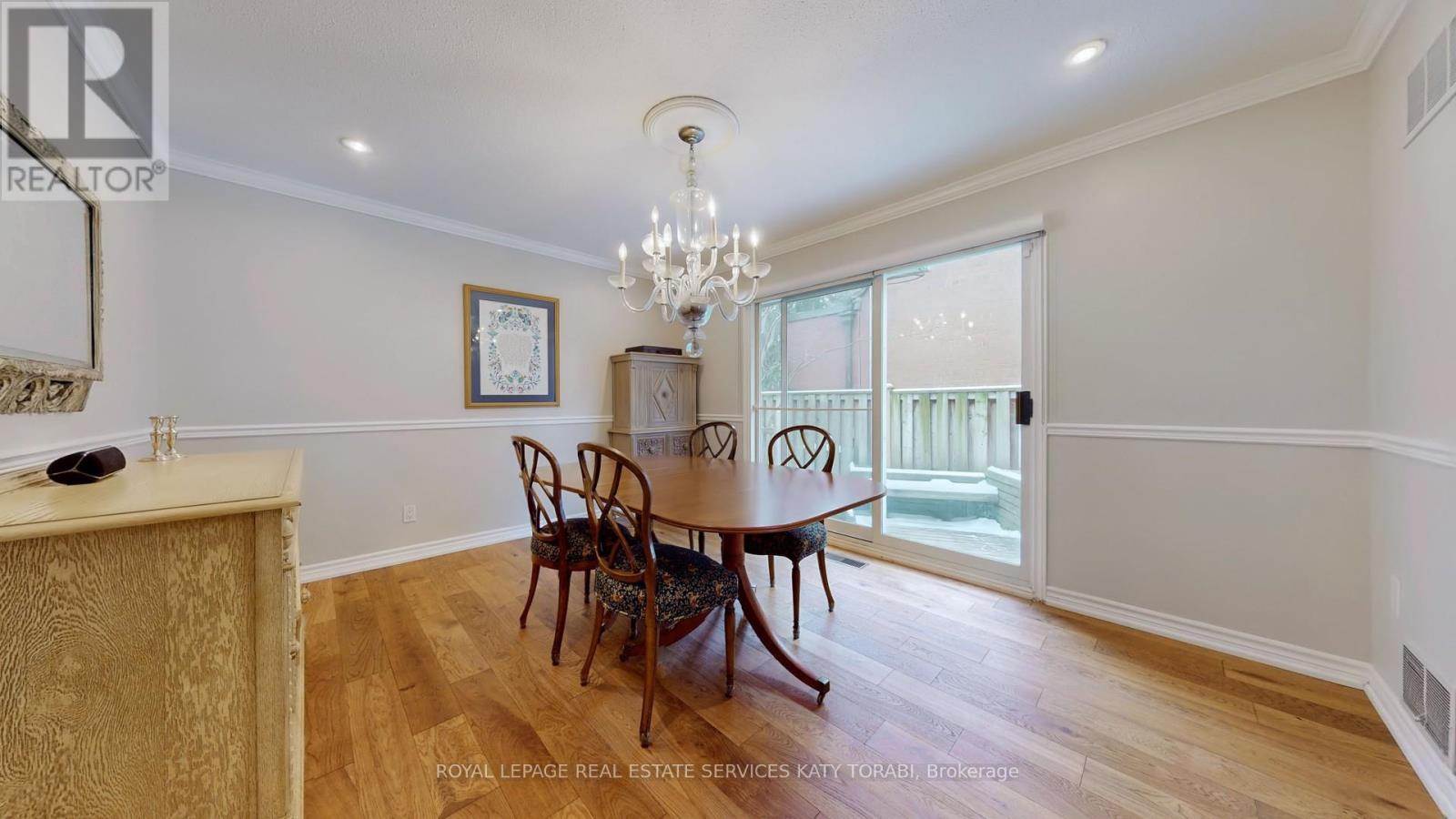 












52 LEACOCK CRESCENT

,
Toronto,




Ontario
M3B1P1

