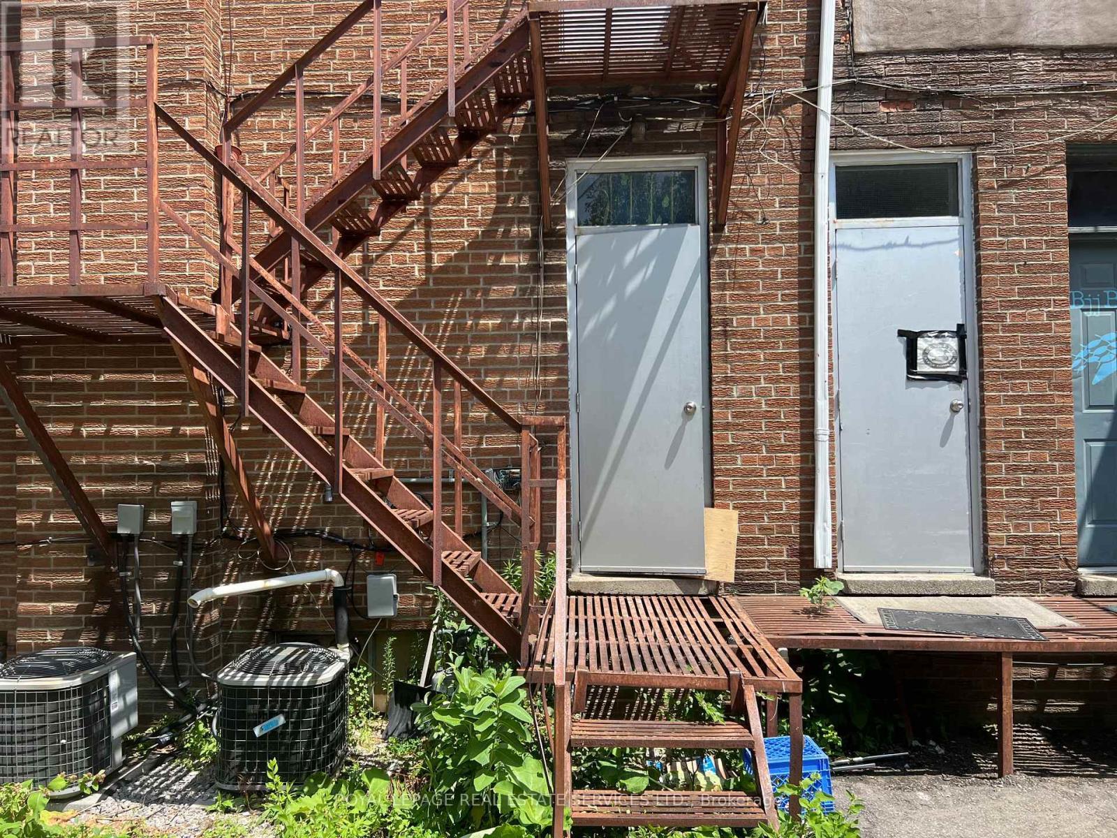












860 BROWNS LINE

,
Toronto,




Ontario
M8W3W2

