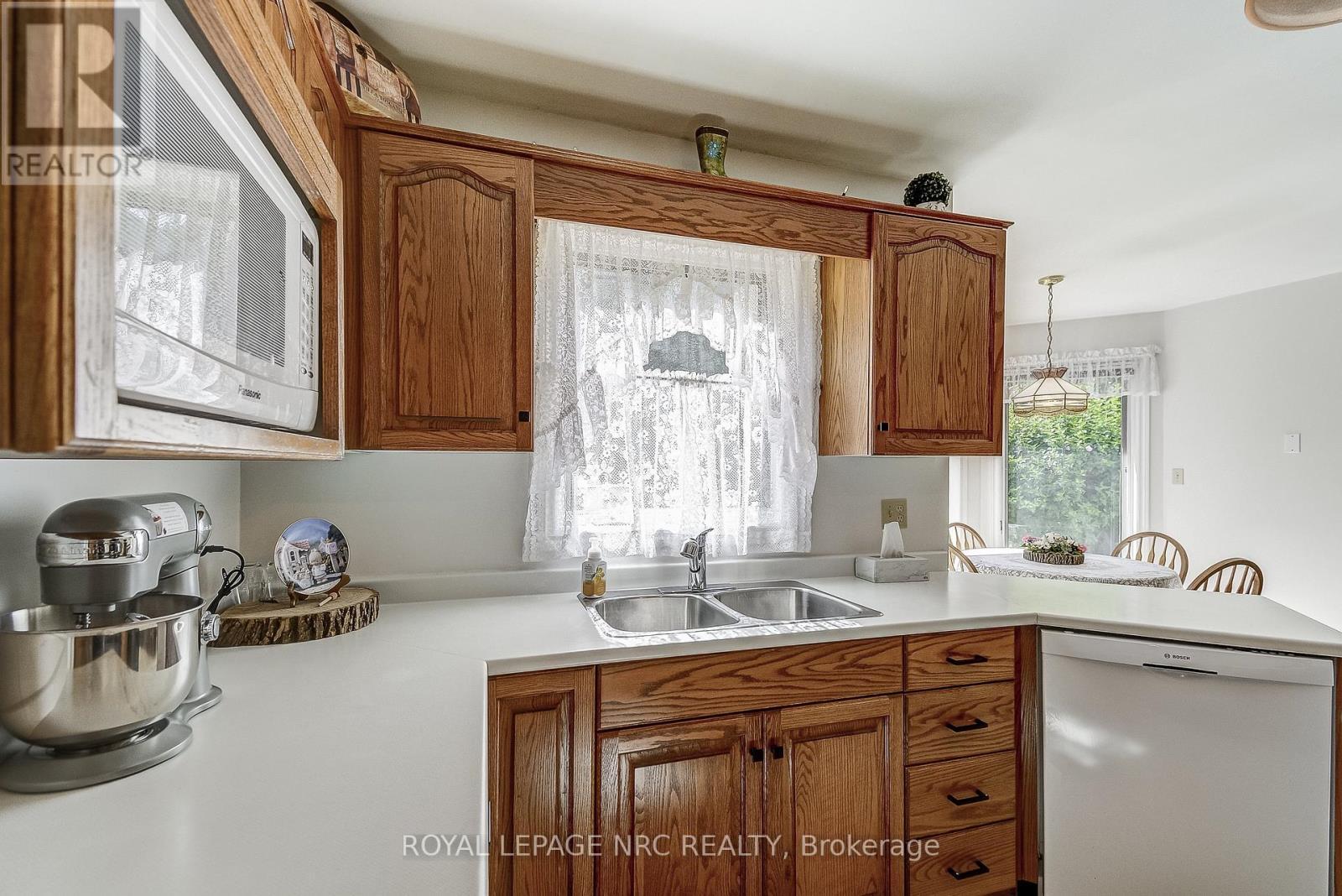 












8 HEARTH COURT

,
Niagara-on-the-Lake (Virgil),




Ontario
L0S1J0

