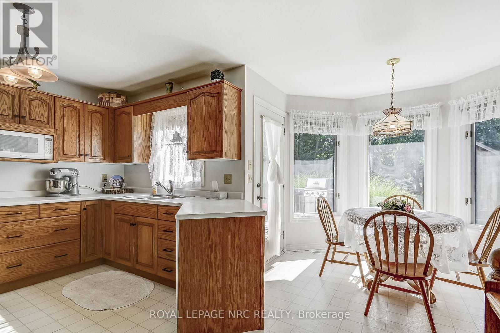












8 HEARTH COURT

,
Niagara-on-the-Lake (Virgil),




Ontario
L0S1J0

