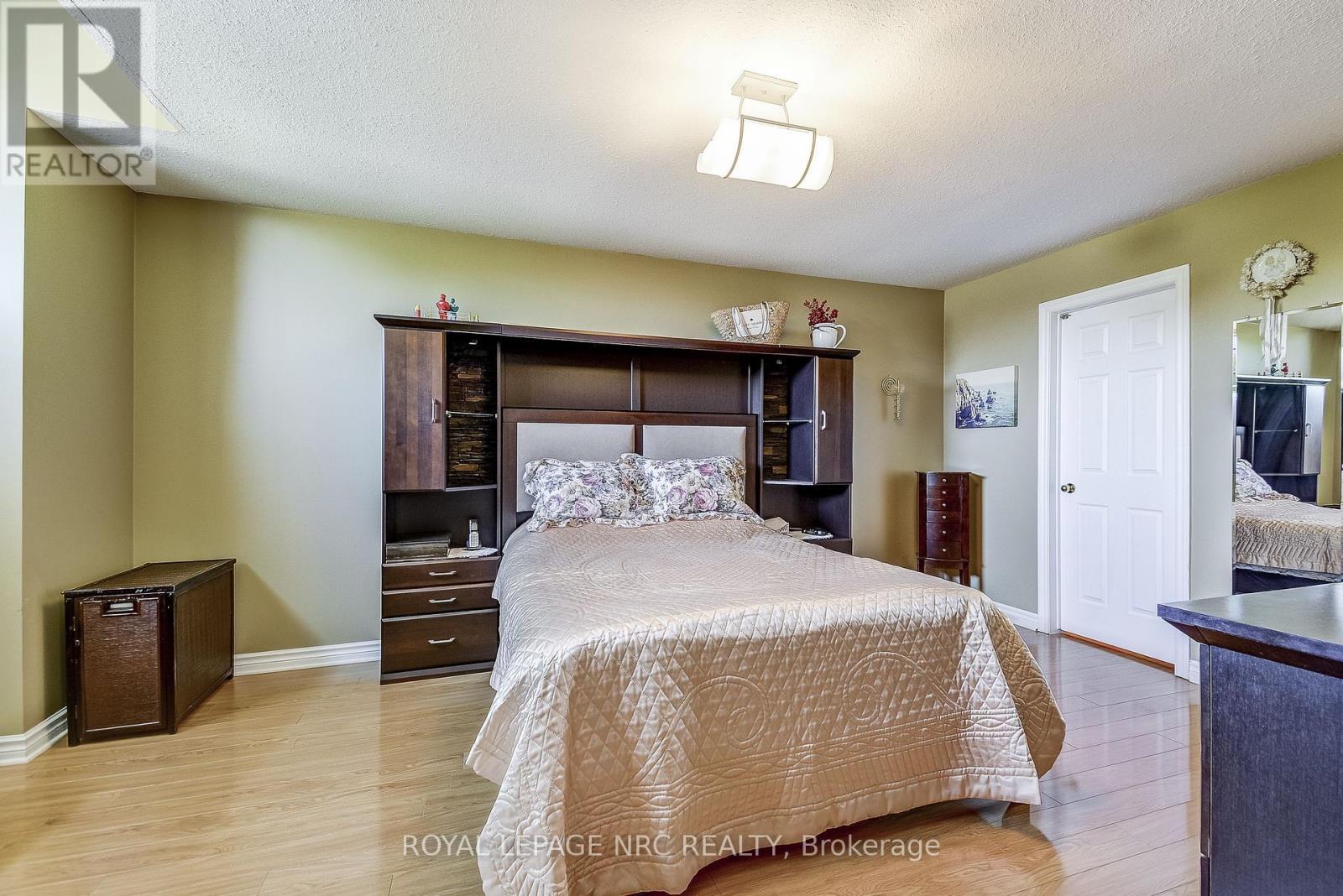 












8 HEARTH COURT

,
Niagara-on-the-Lake (Virgil),




Ontario
L0S1J0

