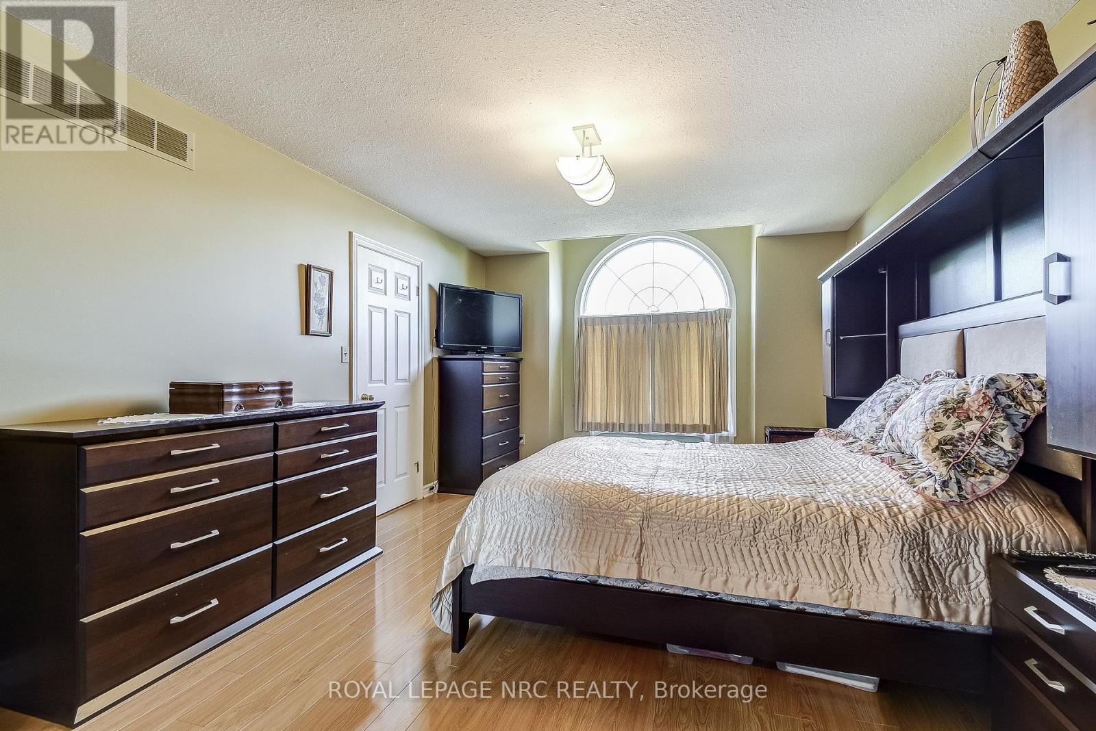 












8 HEARTH COURT

,
Niagara-on-the-Lake (Virgil),




Ontario
L0S1J0

