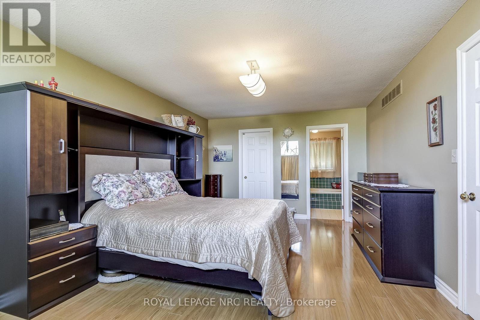 












8 HEARTH COURT

,
Niagara-on-the-Lake (Virgil),




Ontario
L0S1J0

