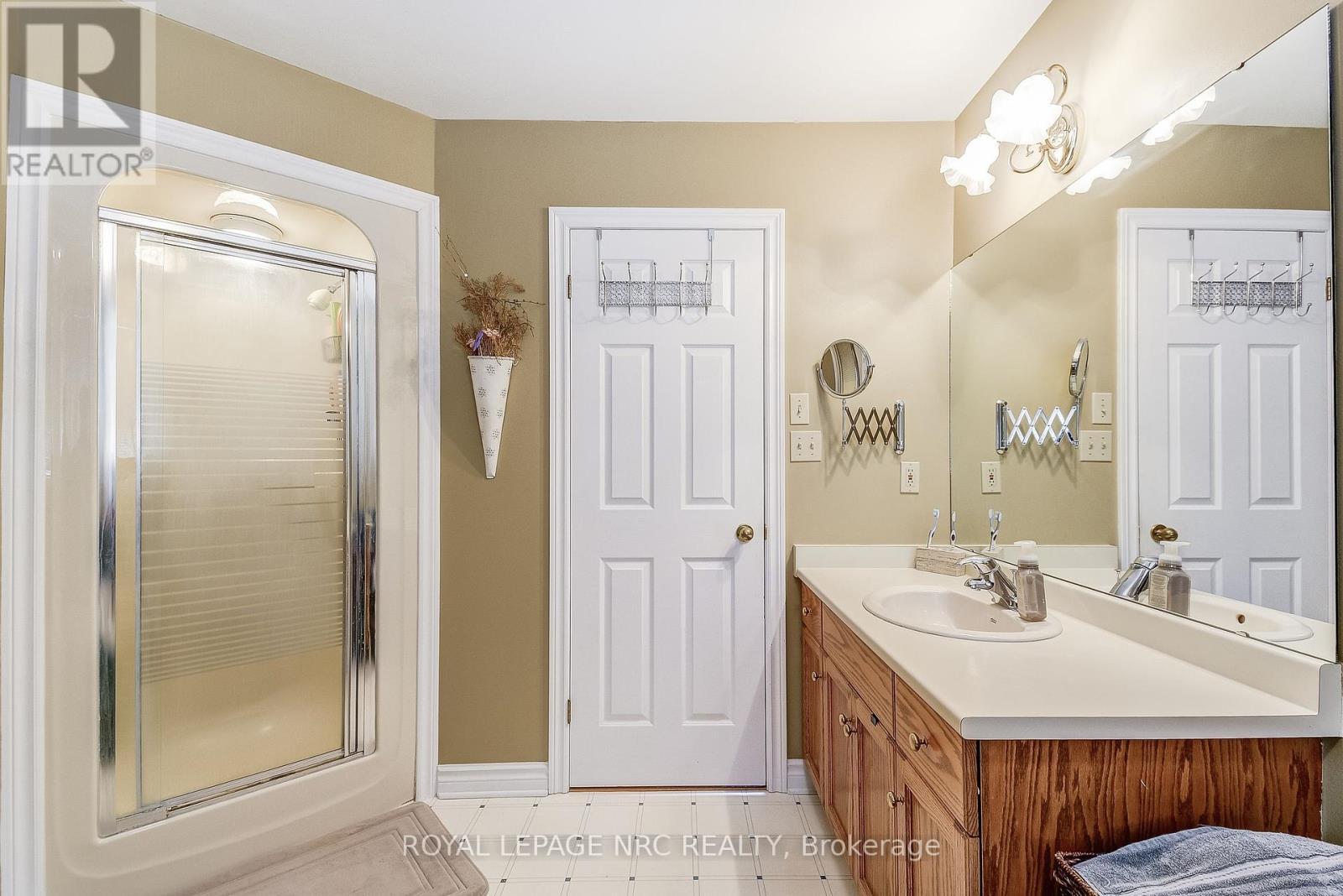 












8 HEARTH COURT

,
Niagara-on-the-Lake (Virgil),




Ontario
L0S1J0

