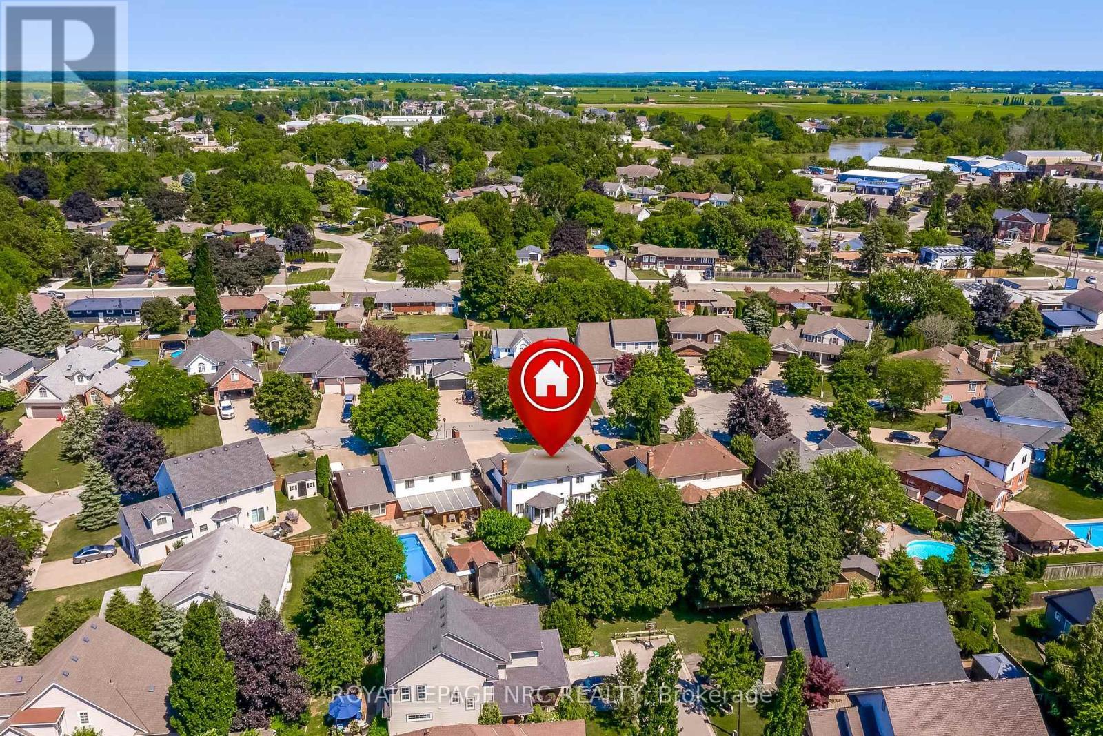 












8 HEARTH COURT

,
Niagara-on-the-Lake (Virgil),




Ontario
L0S1J0

