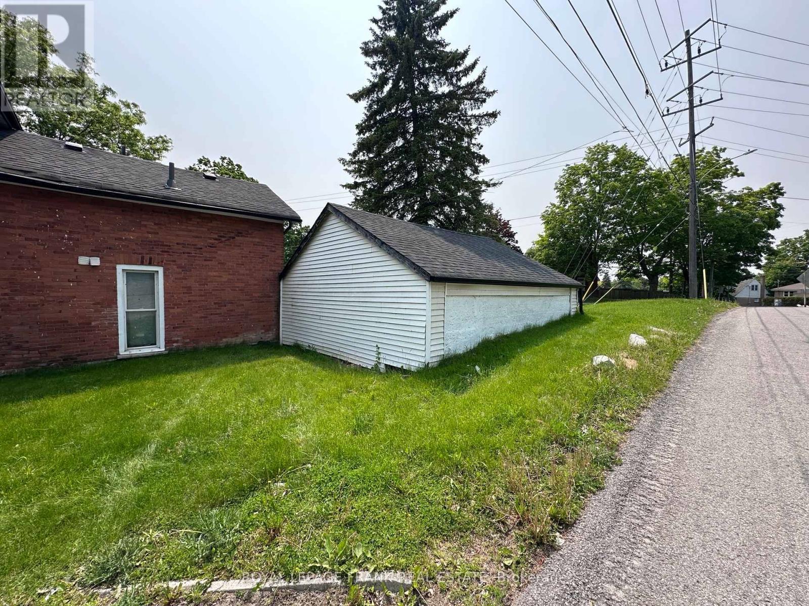












56 HILLIARD STREET

,
Peterborough North (North),




Ontario
K9H5R4

