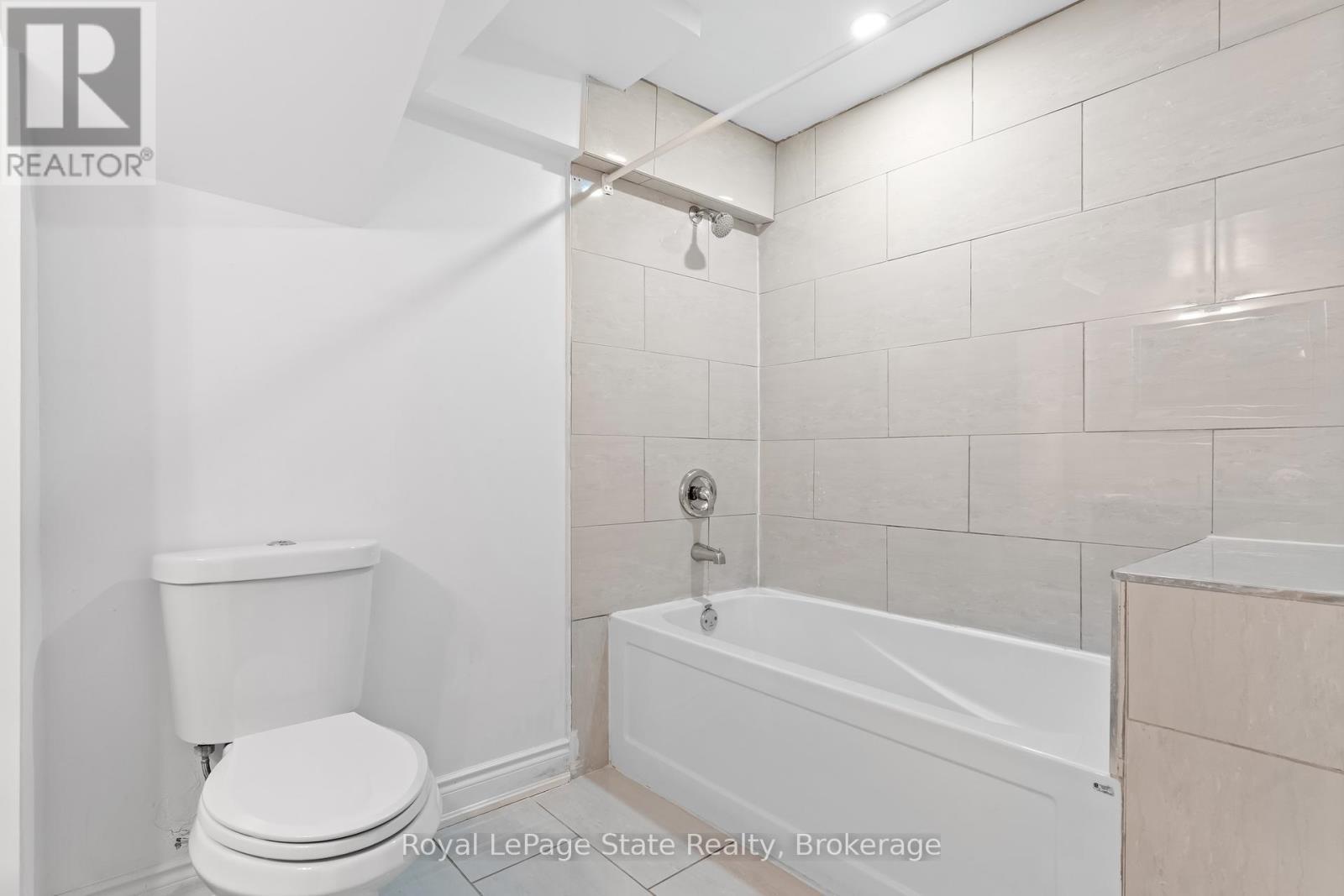 












59 GALILEO DRIVE

,
Hamilton (Lakeshore),




Ontario
L8E0H1

