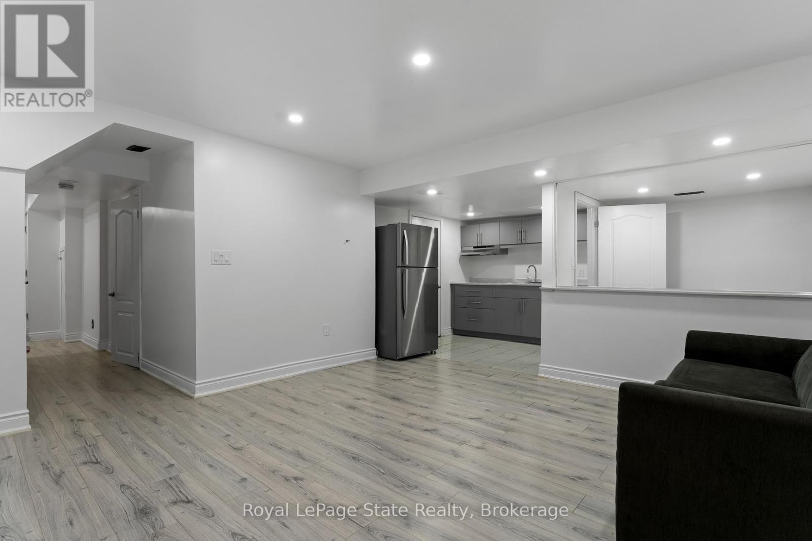 












59 GALILEO DRIVE

,
Hamilton (Lakeshore),




Ontario
L8E0H1

