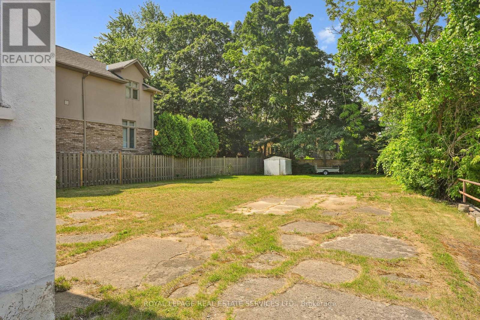 












86 KERR STREET

,
Oakville,




Ontario
L6K3A3

