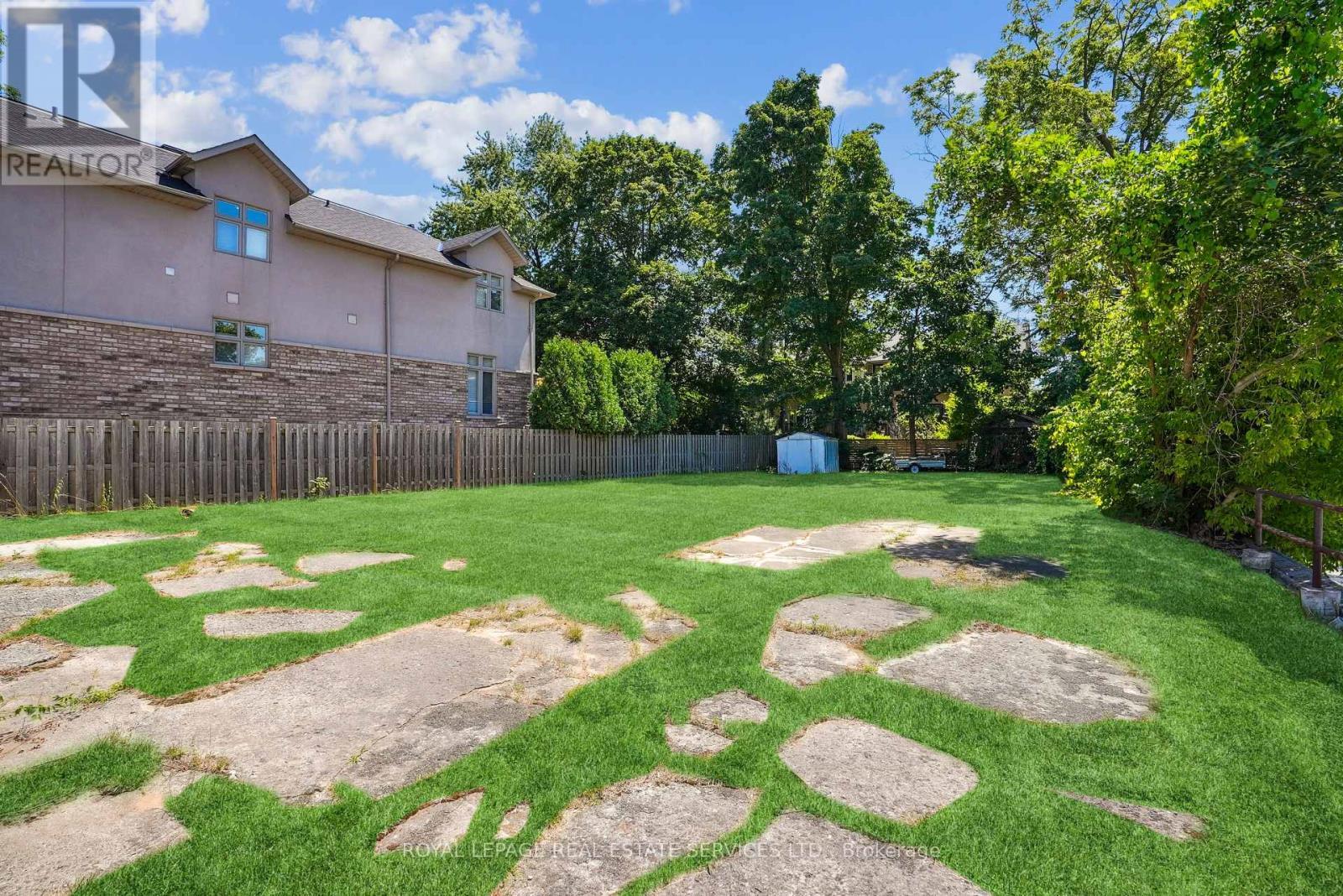 












86 KERR STREET

,
Oakville,




Ontario
L6K3A3

