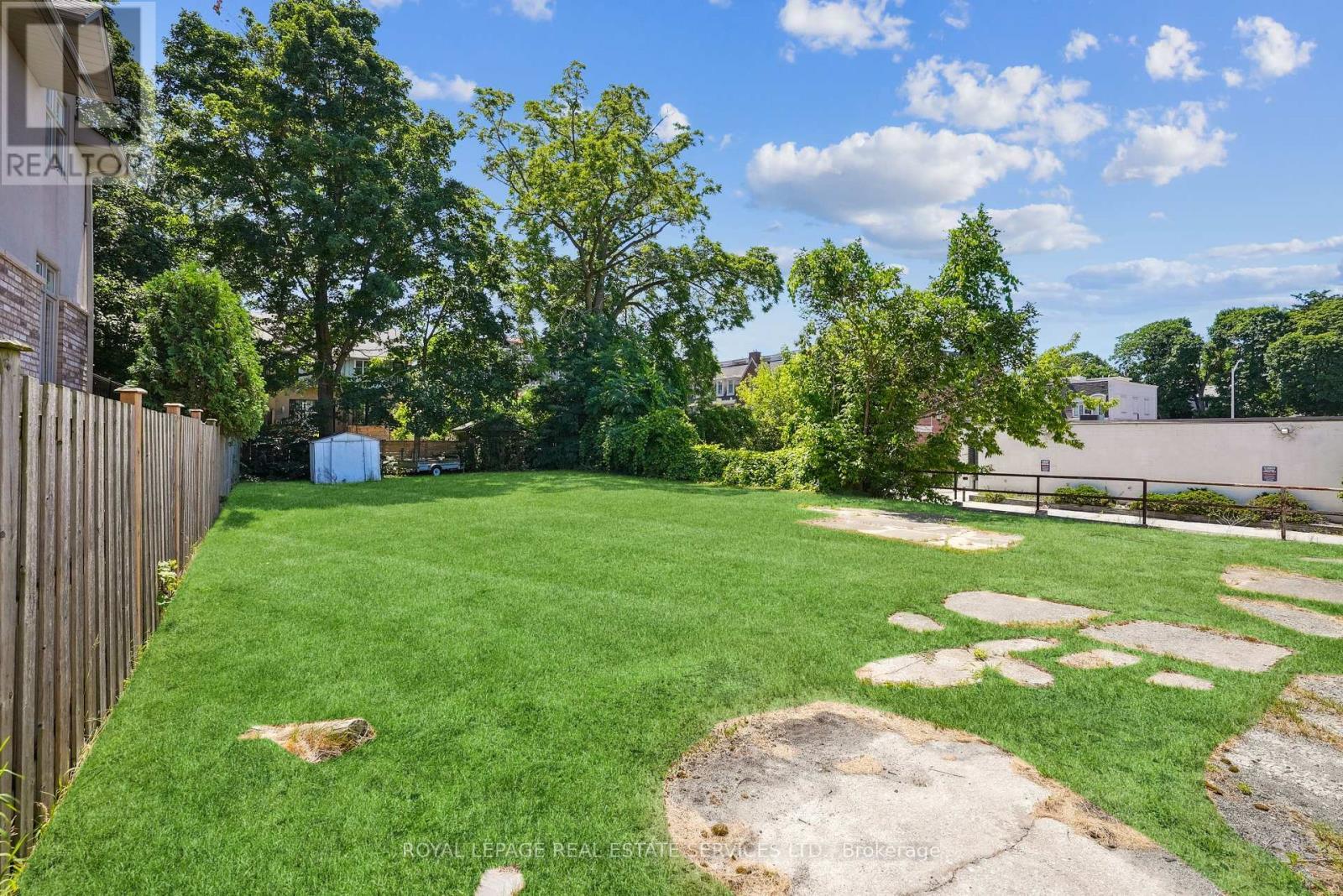 












86 KERR STREET

,
Oakville,




Ontario
L6K3A3

