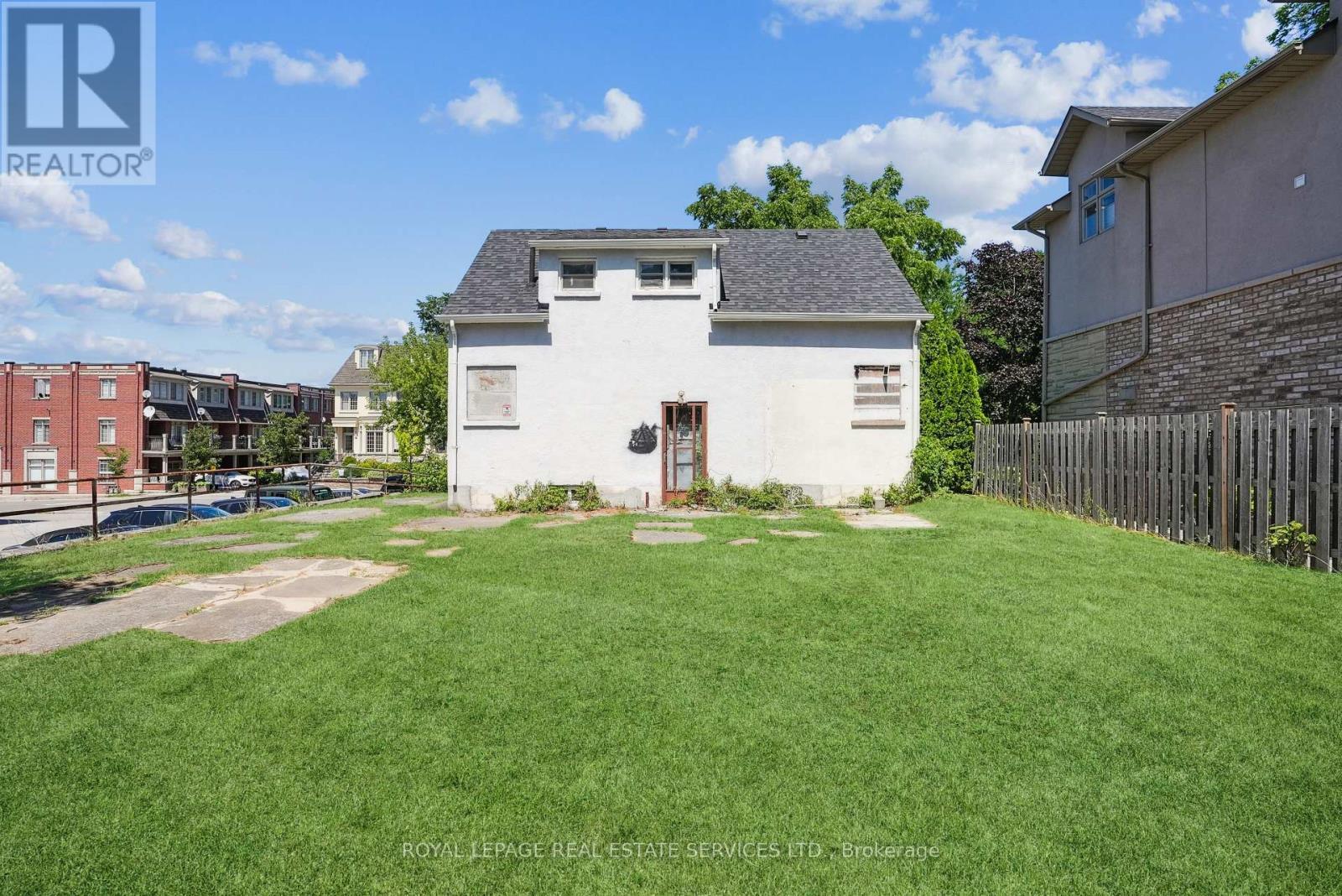 












86 KERR STREET

,
Oakville,




Ontario
L6K3A3

