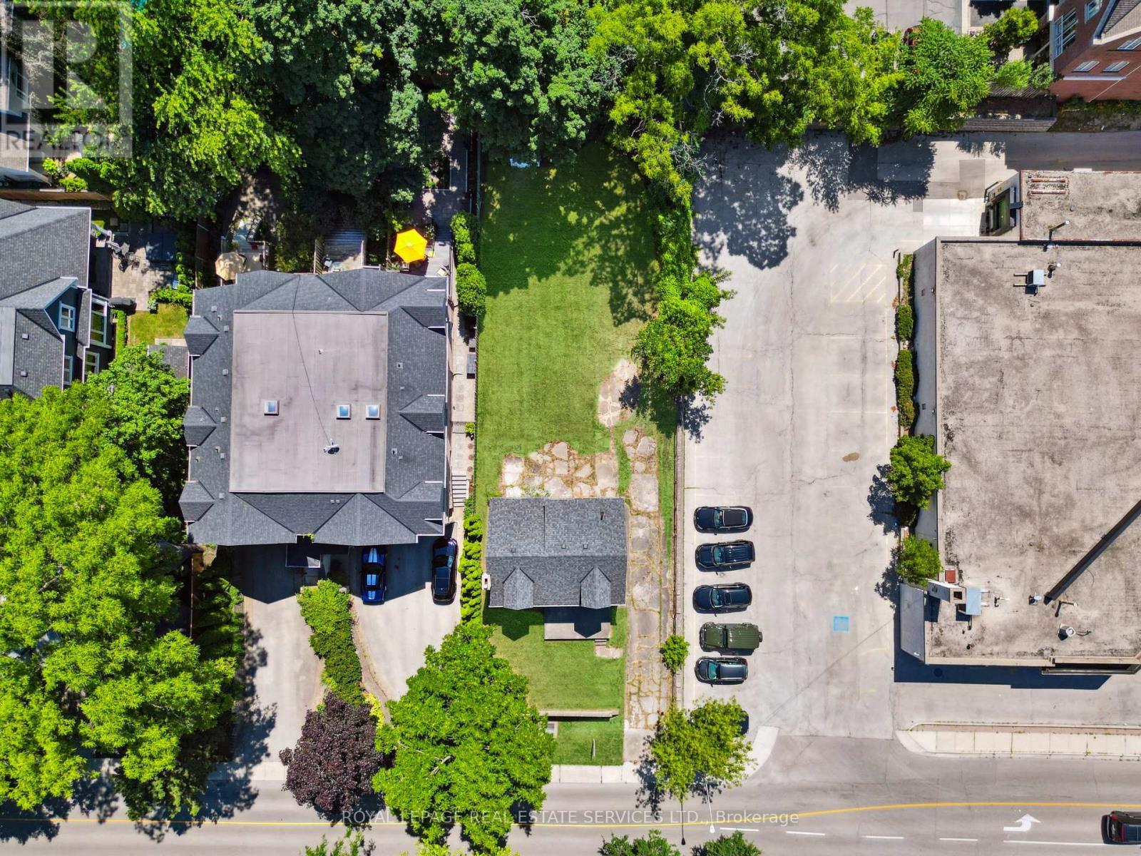 












86 KERR STREET

,
Oakville,




Ontario
L6K3A3

