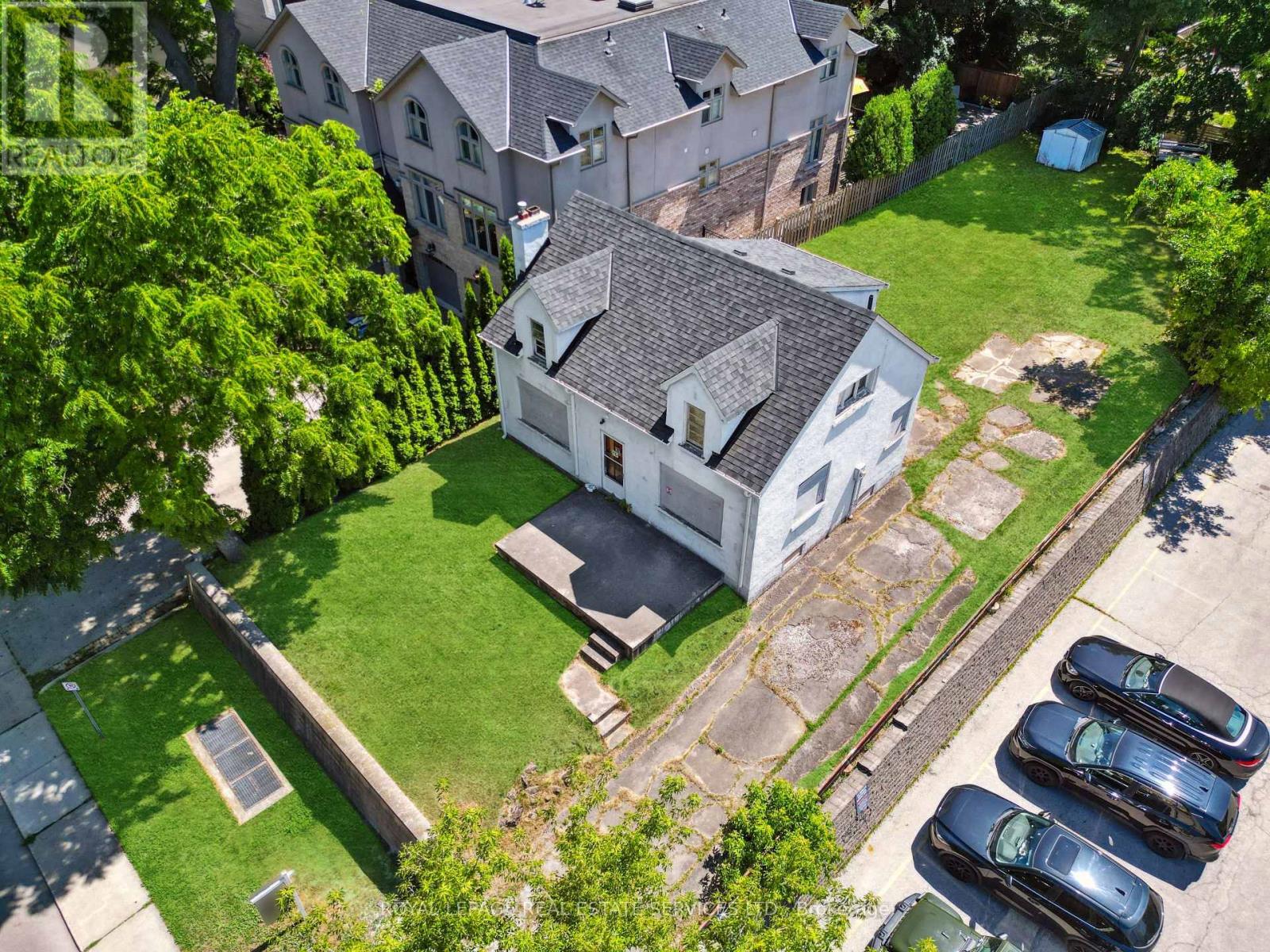 












86 KERR STREET

,
Oakville,




Ontario
L6K3A3

