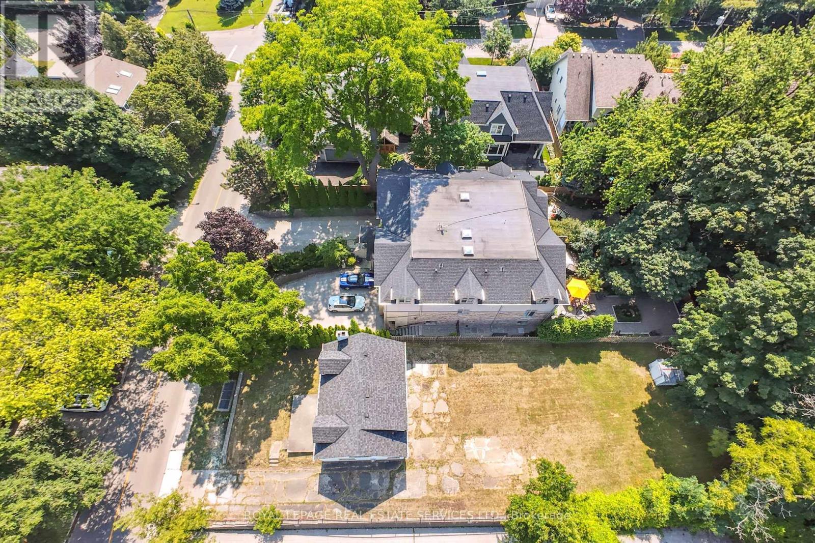 












86 KERR STREET

,
Oakville,




Ontario
L6K3A3

