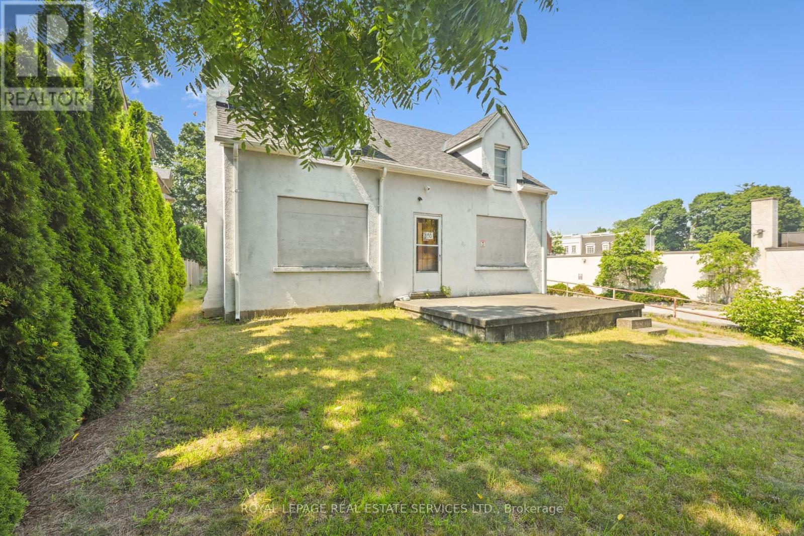












86 KERR STREET

,
Oakville,




Ontario
L6K3A3

